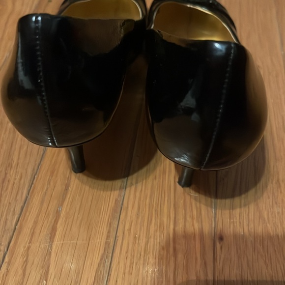 Michael Kor Black Logo Shoes 2.5 inch heel rounded toe - Picture 5 of 15